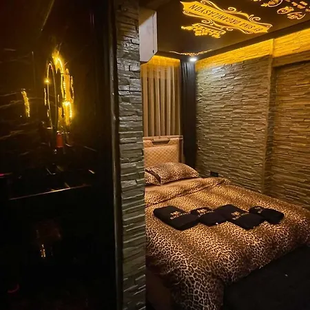 Black House Apart Apart Otel *