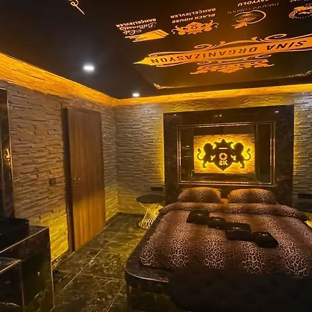 Black House Apart *