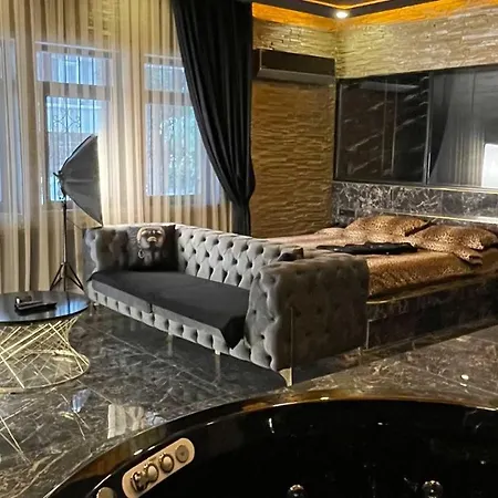 Black House Apart *